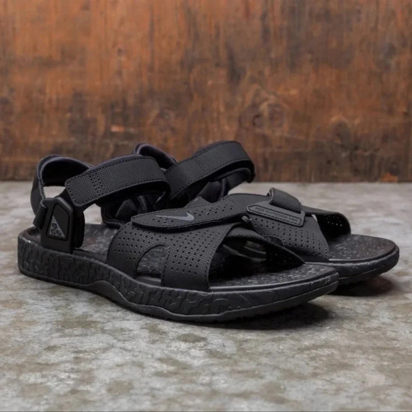 Nike ACG Air Deschutz+ Black Sandals - Picture 1 of 12